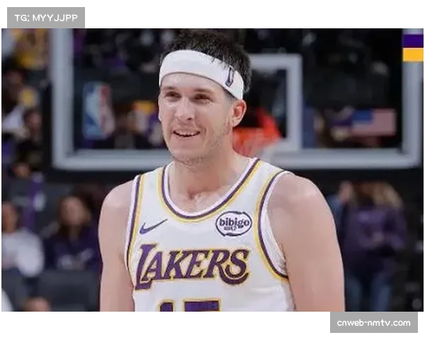 从双向合同到更衣室领袖:奥斯汀-里夫斯在湖人的成长历程 从双向合同到更衣室领袖:奥斯汀-里夫斯在湖人的成长历程